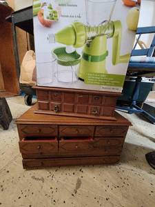 lot 33 image: Manual Juicer with Jewelry Display Case