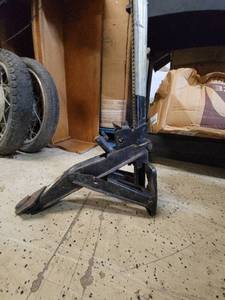 lot 34 image: Used Vintage Car Jack with Folding Base