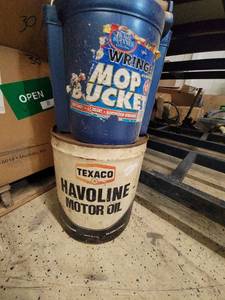 lot 39 image: Vintage Texaco Havoline Motor Oil Can and Home Buddies Wringer Mop Bucket