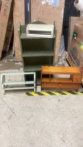 lot 51 image: Set of 3 Shelves