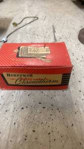lot 81 image: Vintage Honeywell Auto Chronotherm Thermostat with Original Box
