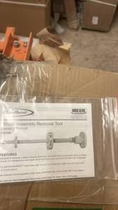 lot 210 image: Blue Point Mega Wheel Assembly Removal Tool MH70390