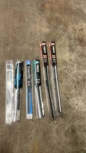 lot 258 image: Lot of 6 Assorted Windshield Wiper Blades Couquest, Trico, and ExactFit