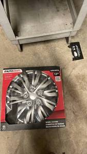 lot 267 image: Autocraft Lafayette 17 Inch Wheel Covers 4 Pack