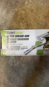 lot 280 image: LubriMatic Lever Grease Gun 10,000 PSI Heavy Duty Sealed
