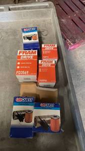 lot 287 image: Lot of 5 Automotive Oil Filters Carquest and Fram Drive