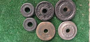 lot 15 image: Lot of four 2.5LB  and two 1.4 LB One inch Weight Plates (USED)