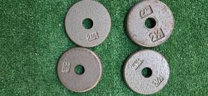 lot 39 image: Lot of four 2.5LB one-inch Weight Plates (USED)