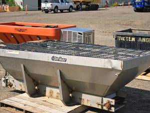 lot 4 image: Western Striker 2.0yd Electric 8 Spreader