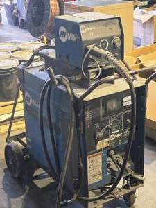 lot 18 image: Miller 3-Phase Constant Voltage DC Arc Welder 200 Amp CP-200