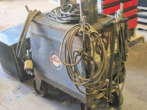 lot 19 image: Miller Dialarc 250-ACDC 3-Phase ACDC Arc Welder