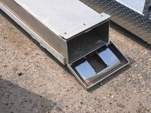 lot 72 image: Metal Truck Storage Box 12 x 16 14 x 8