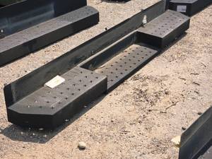 lot 91 image: 610 Non-Slip Commercial Truck Rear Bumper  Middle Step