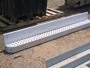lot 102 image: 78 Painted Commercial Truck Rear Bumper
