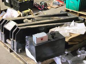 lot 122 image: Hydraulic Fluid Tank  Scissor Hoist