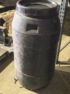 lot 142 image: Plastic Catch Drum with Faucet
