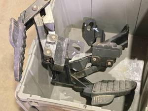 lot 202 image: Lot of (2) Rear Step Bed Mounts