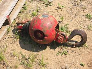 lot 226 image: Johnson Blocks 8 12 Crane Overhaul Ball  Headache Ball  7-Ton Working Load Limit OB7EE35-4