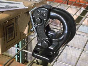 lot 233 image: Buyers 20-Ton Pintle Hook PS20 (in original packaging)