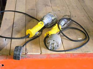 lot 258 image: Lot of (2) Shop Work Lights with Specialized Plugs