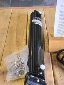 lot 261 image: Hydraulic Cylinder (in original packaging) with (2) Hitch Pins