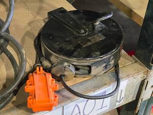 lot 284 image: Bayco Model 801 Reel with Control Switch UPDOWN