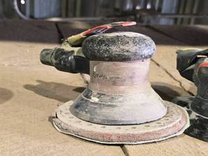 lot 300 image: Snap-on Air 6 Disc SanderPolisher