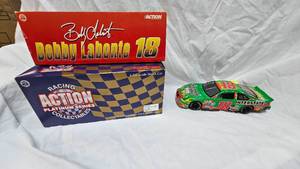 lot 4 image: Action 124 #18 Bobby Labonte-Interstate Batteries