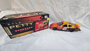 lot 95 image: Motorsports Authentics #90-Kelly-Wells Fargo