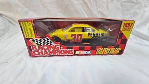 lot 97 image: Racing Chamions 124 #30-Pennzoil-Johnny Benson
