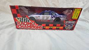 lot 100 image: Racing Chamions 124 #17-Speedback-Darrell Waltrip