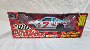 lot 107 image: Racing Chamions 124 #7-Clabber Girl