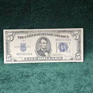 lot 52 image: 1934-D $5, BU, Very Crisp