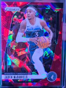 lot 131 image: JADEN MCDANIELS 2024-25 PANINI PRIZM RED CRACKED ICE