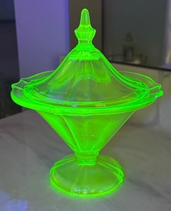 lot 5 image: Vintage Uranium Glass Covered Compote Dish