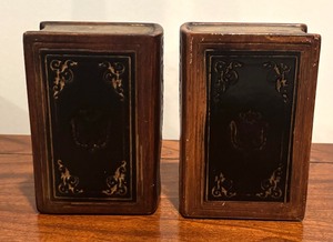 lot 67 image: Vintage Book Motif Bookends