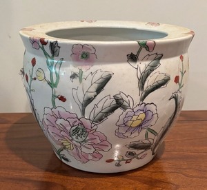 lot 124 image: Asian Style Porcelain Planter