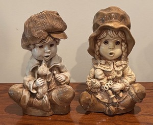 lot 127 image: Vintage Ceramic Boy and Girl Decor