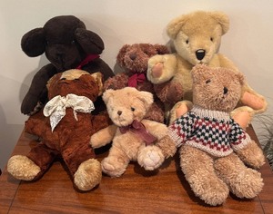 lot 129 image: Collection of Bears by Aurora, Alice Vanderbear, Russ Vintage Collection and More