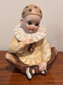 lot 135 image: Vintage Mann Pierrot Musical Clown Figurine
