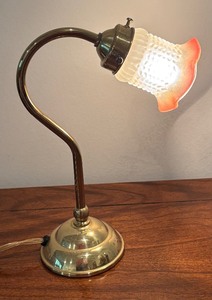 lot 139 image: Beautiful Brass Gooseneck Lamp