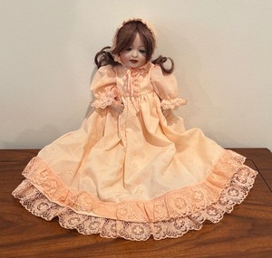lot 140 image: Delightful Vintage Doll