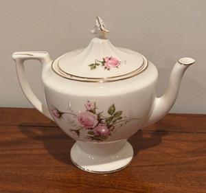 lot 193 image: Lovely Pink Floral Vintage Teapot