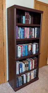 lot 36 image: Mahogany Wood Bookshelf