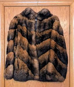 lot 32 image: Vintage Womens Fur Coat
