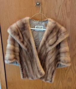 lot 33 image: Vintage Mink Fur Stole