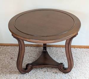 lot 29 image: Vintage Round Wood Side Table