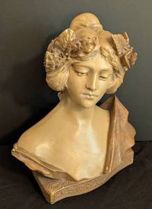lot 154 image: Vintage Sapho the Poet Plaster Bust