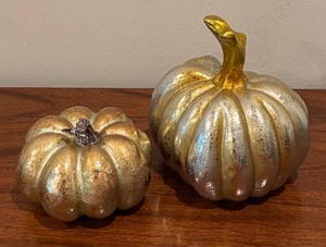lot 197 image: Shimmering Pumpkin Decor