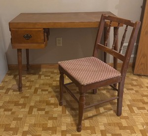lot 210 image: Vintage Desk with Chair